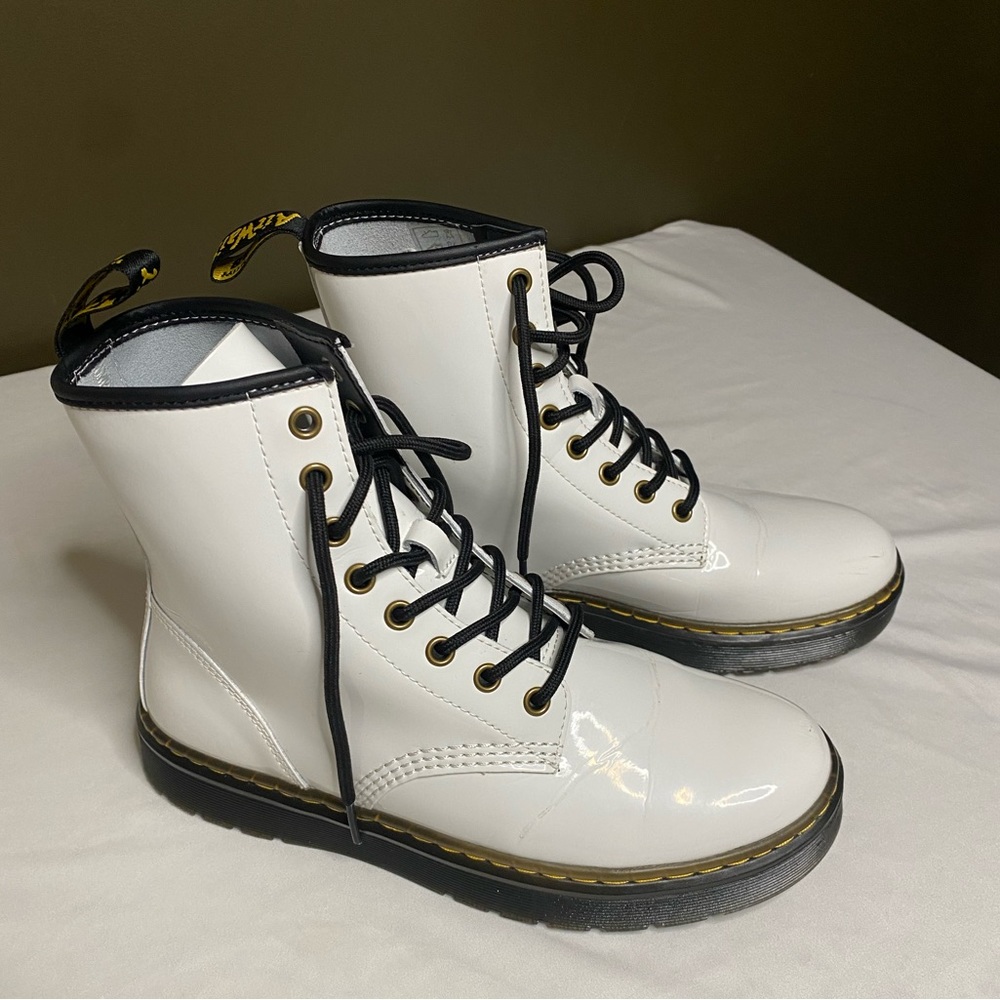 DR.MARTENS WOMENS ZAVALA COMBAT BOOT - WHITE SIZE 8